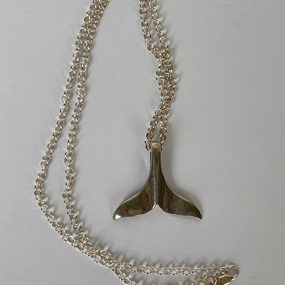 Sterling Silver Whale Tail Pendant Necklace With Lobster Clasp On Delicate Chain - Picture 1 of 9
